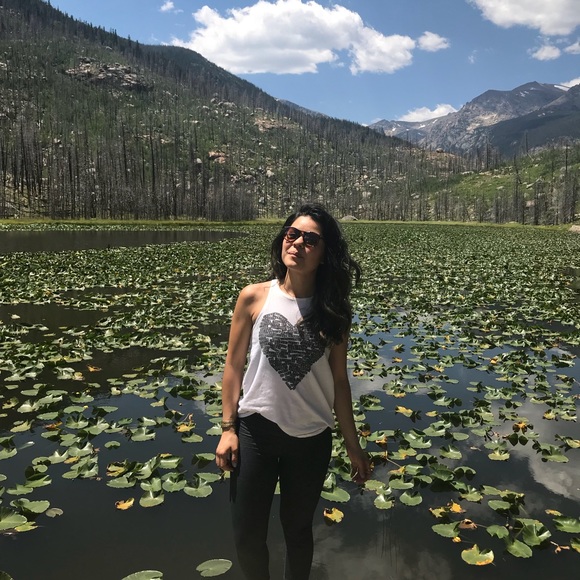 Meet your Posher, Lauren - Picture 2 of 8